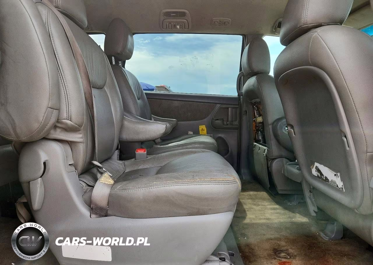 2010 Toyota Sienna Le 7-Passenger VIN:5TDKK4CC2AS299943 - 11