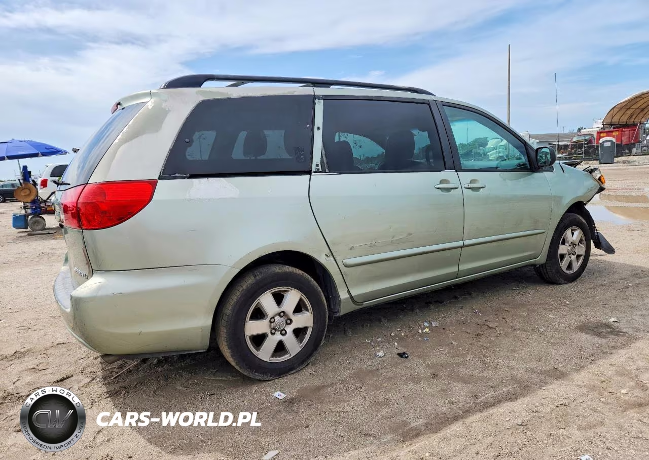 2010 Toyota Sienna Le 7-Passenger VIN:5TDKK4CC2AS299943 - 3