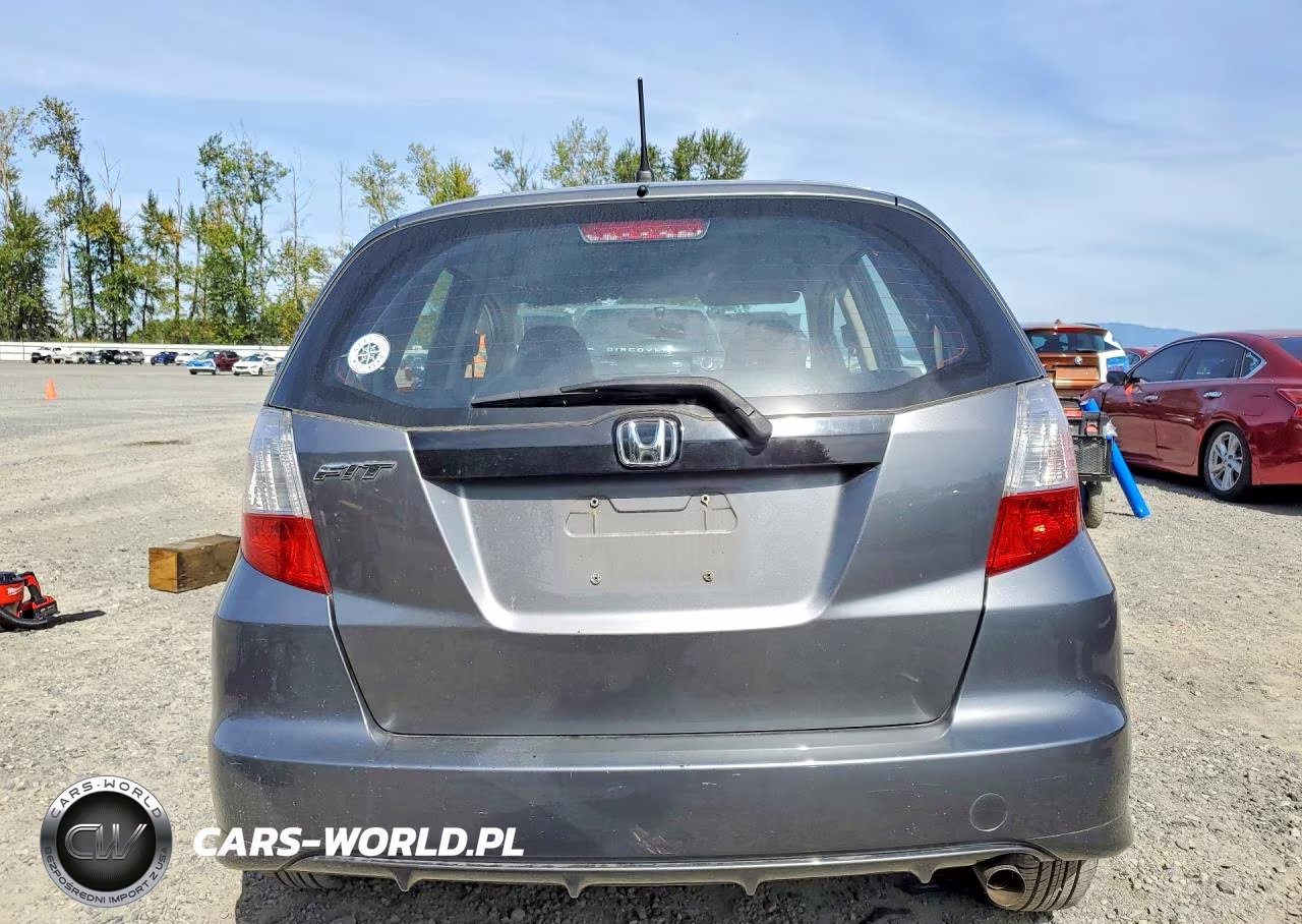 2013 Honda Fit VIN:JHMGE8H37DC082566 - 6