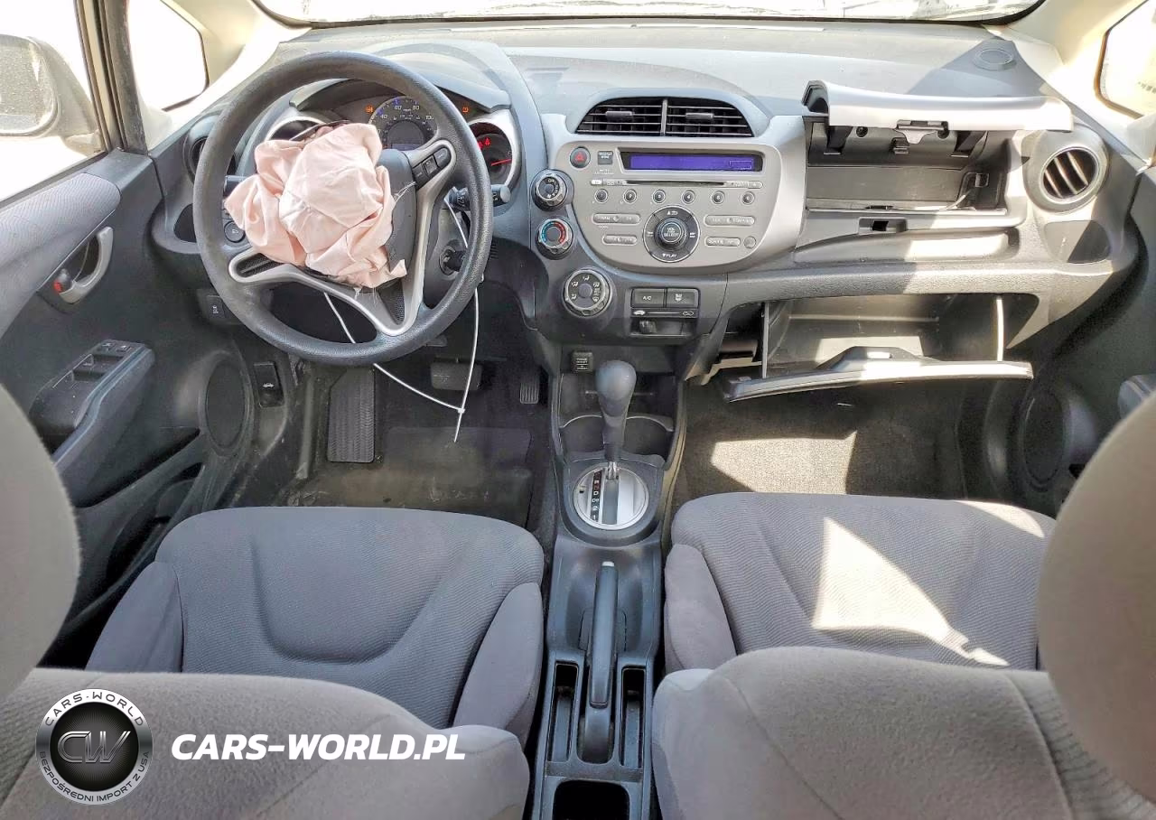 2013 Honda Fit VIN:JHMGE8H37DC082566 - 8