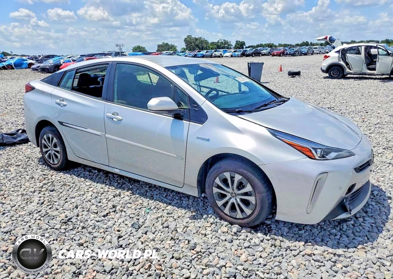 2020 Toyota Prius Xle Awd-E VIN:JTDL9RFU7L3015597 - 4