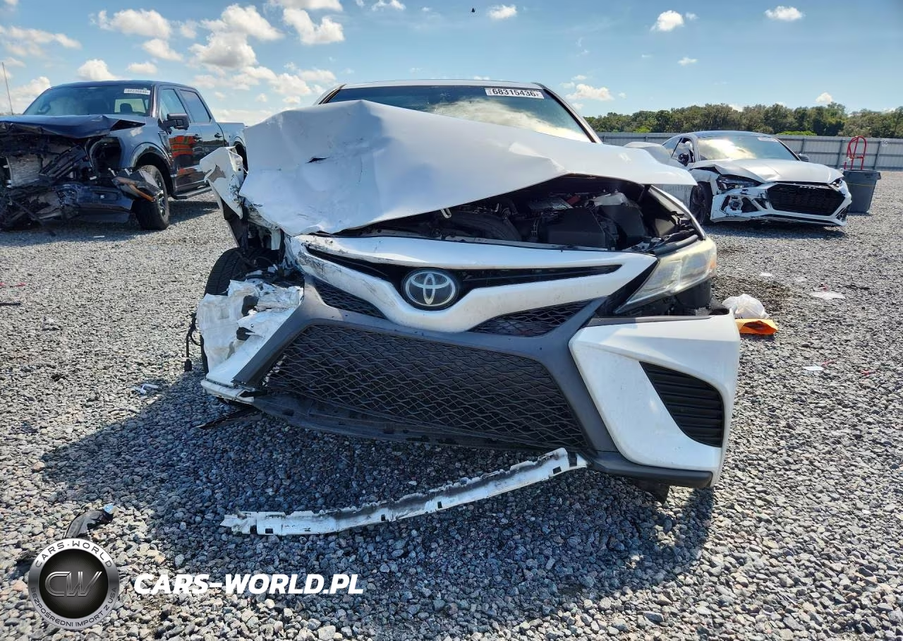 2018 Toyota Camry Se VIN:4T1B11HK0JU042918 - 5