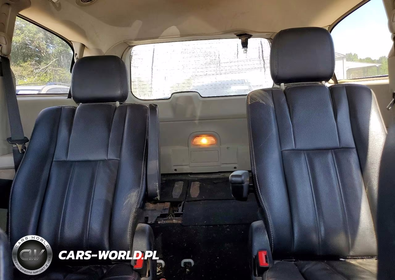 2013 Chrysler Town & Country Touring VIN:2C4RC1BG3DR741883 - 10