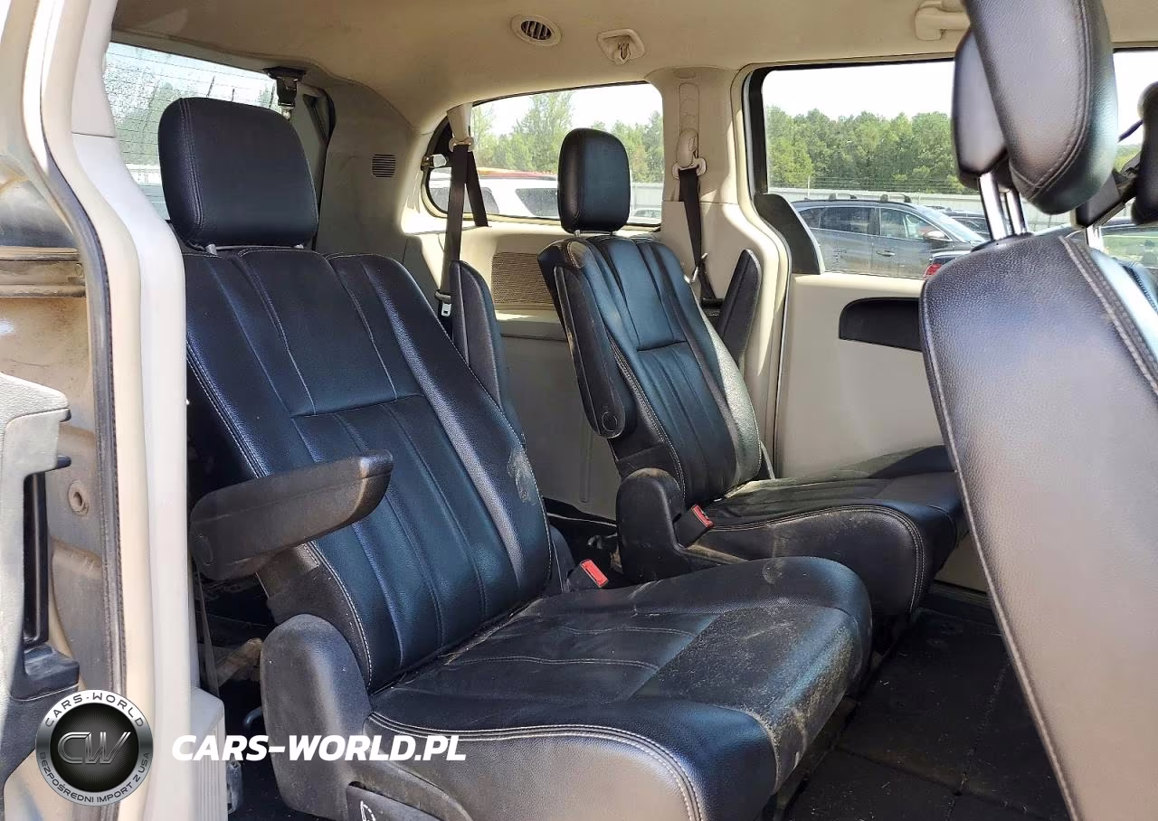 2013 Chrysler Town & Country Touring VIN:2C4RC1BG3DR741883 - 11