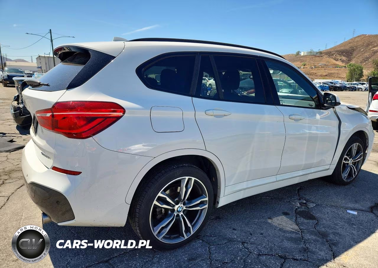 2018 BMW X1 xDrive28I VIN:WBXHT3C31J5L28357 - 3