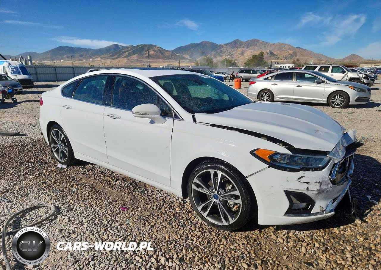2019 Ford Fusion Titanium VIN:3FA6P0D90KR152643 - 4