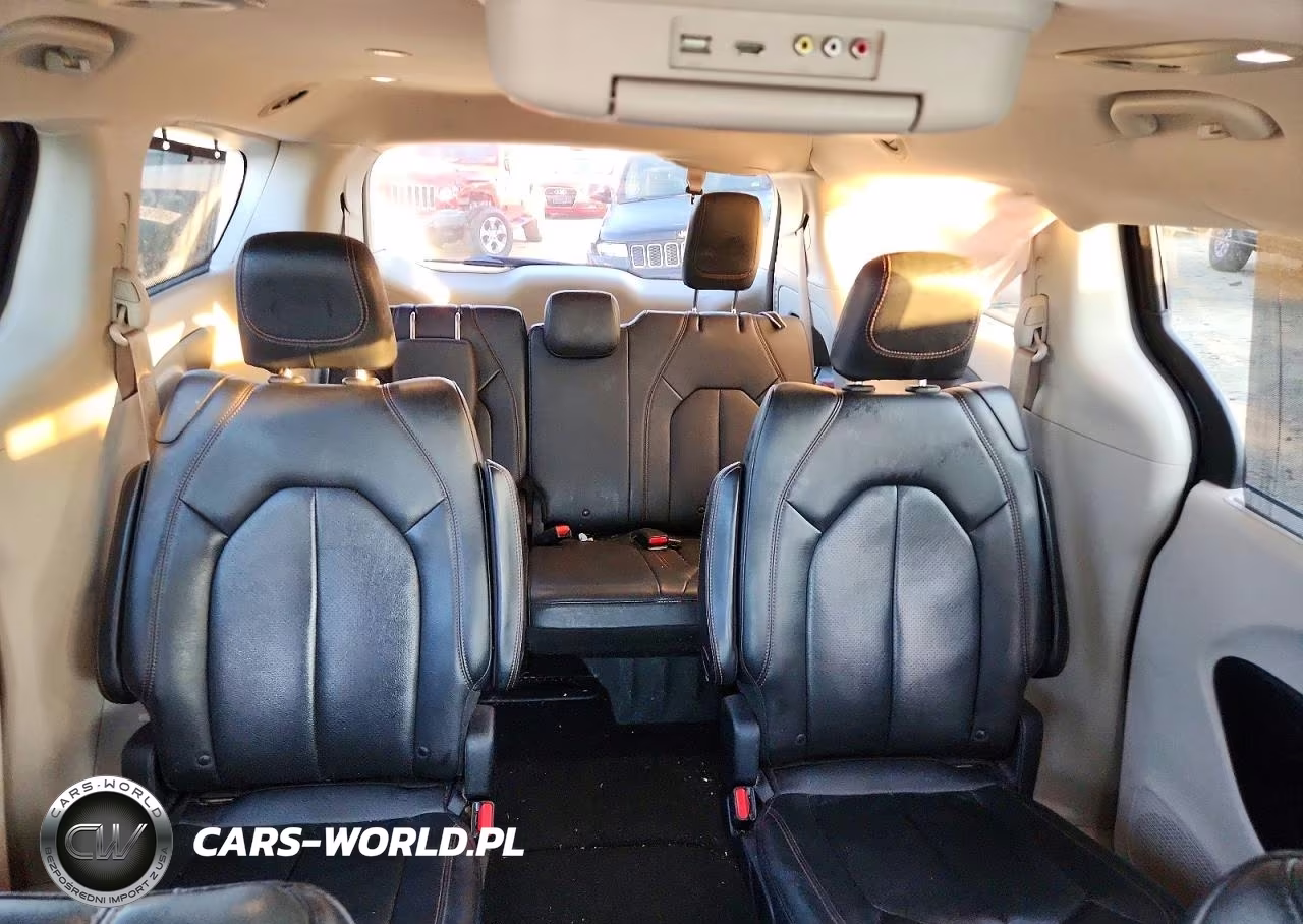 2018 Chrysler Pacifica VIN:2C4RC1BG9JR351625 - 10