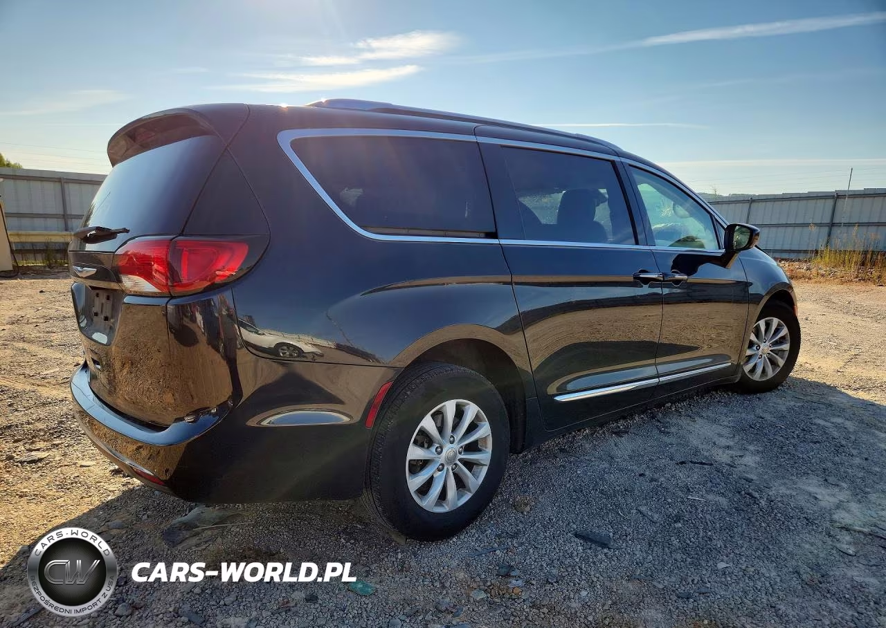 2018 Chrysler Pacifica VIN:2C4RC1BG9JR351625 - 3