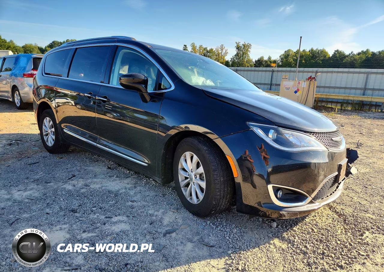 2018 Chrysler Pacifica VIN:2C4RC1BG9JR351625 - 4
