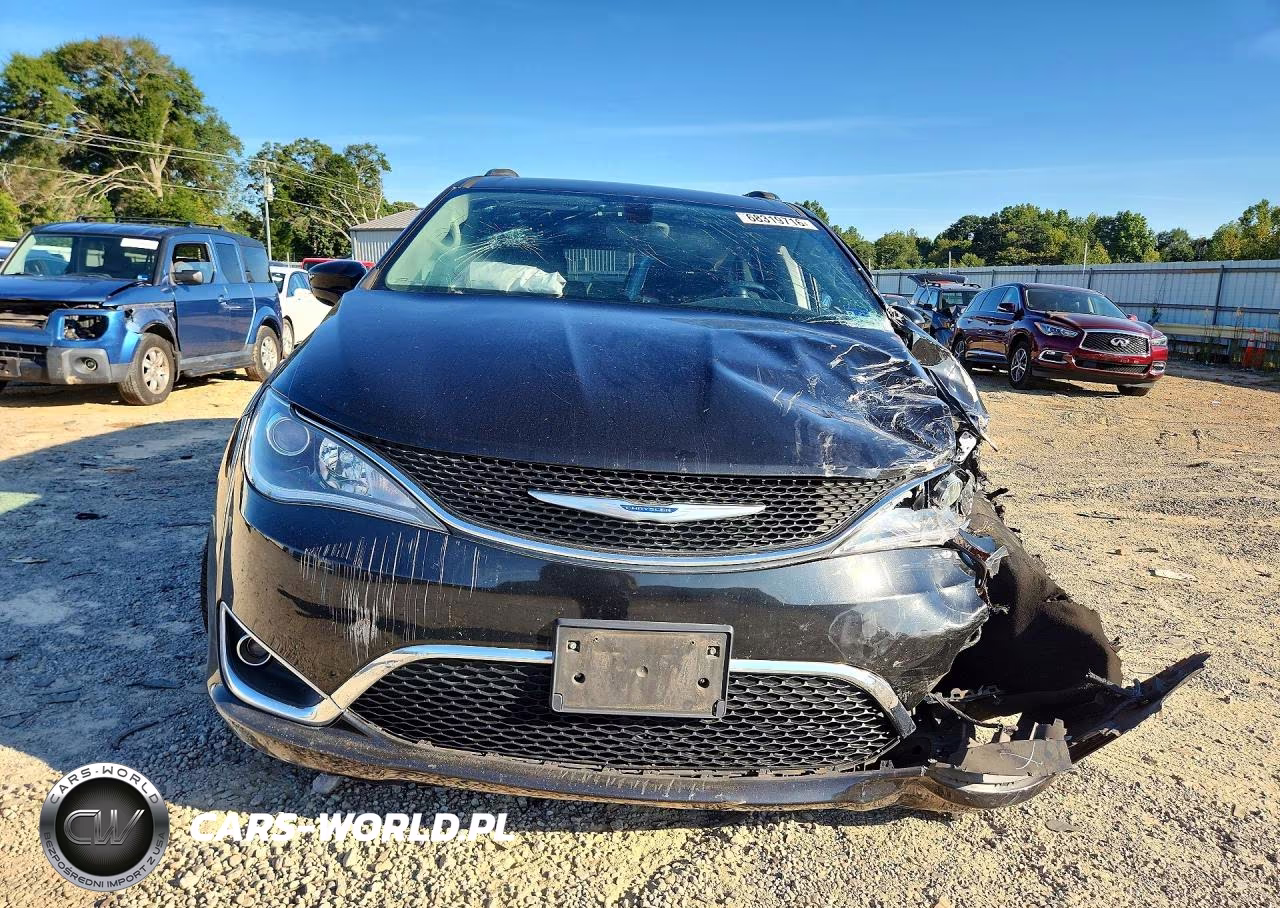 2018 Chrysler Pacifica VIN:2C4RC1BG9JR351625 - 5