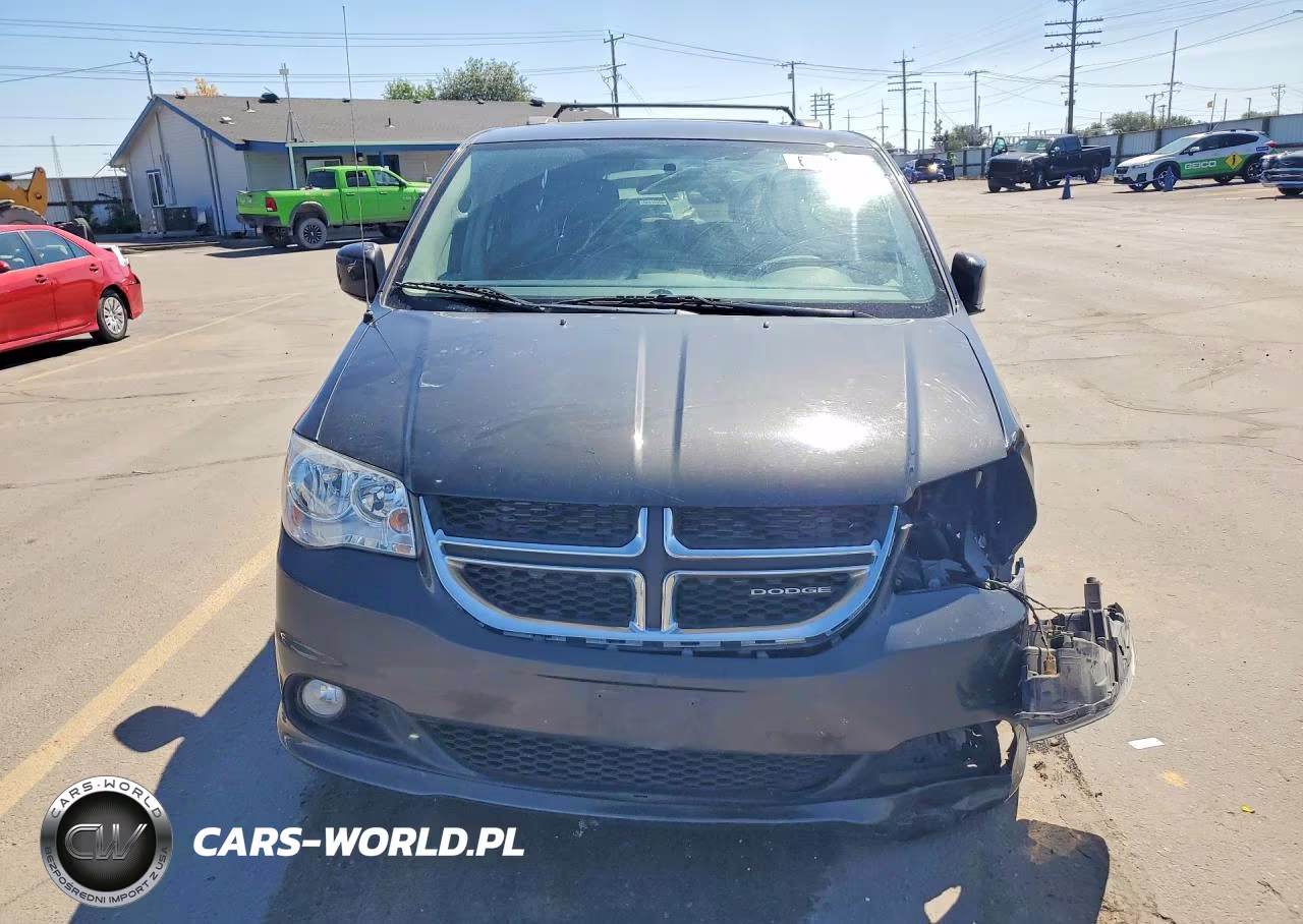 2011 Dodge Grand Caravan Crew VIN:2D4RN5DG4BR786538 - 5