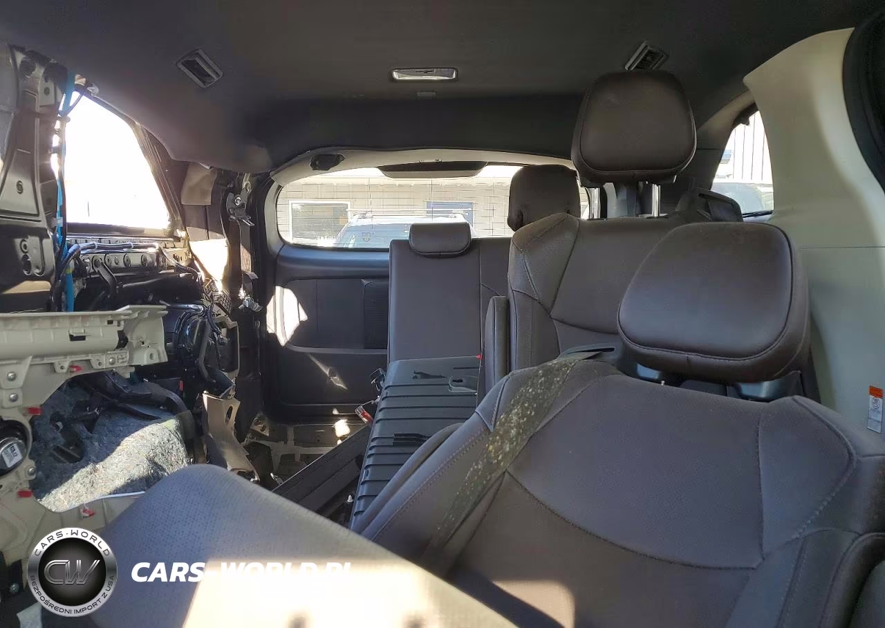 2021 Toyota Sienna Platinum 7-Passenger VIN:5TDESKFC4MS033857 - 10