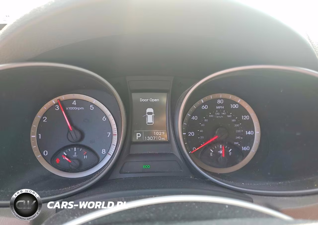 2016 Hyundai Santa Fe Sport 2.4L VIN:5XYZT3LB8GG379105 - 9