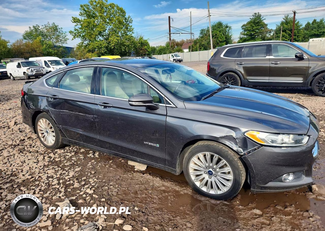 2015 Ford Fusion Se Hybrid VIN:3FA6P0LU0FR171687 - 4