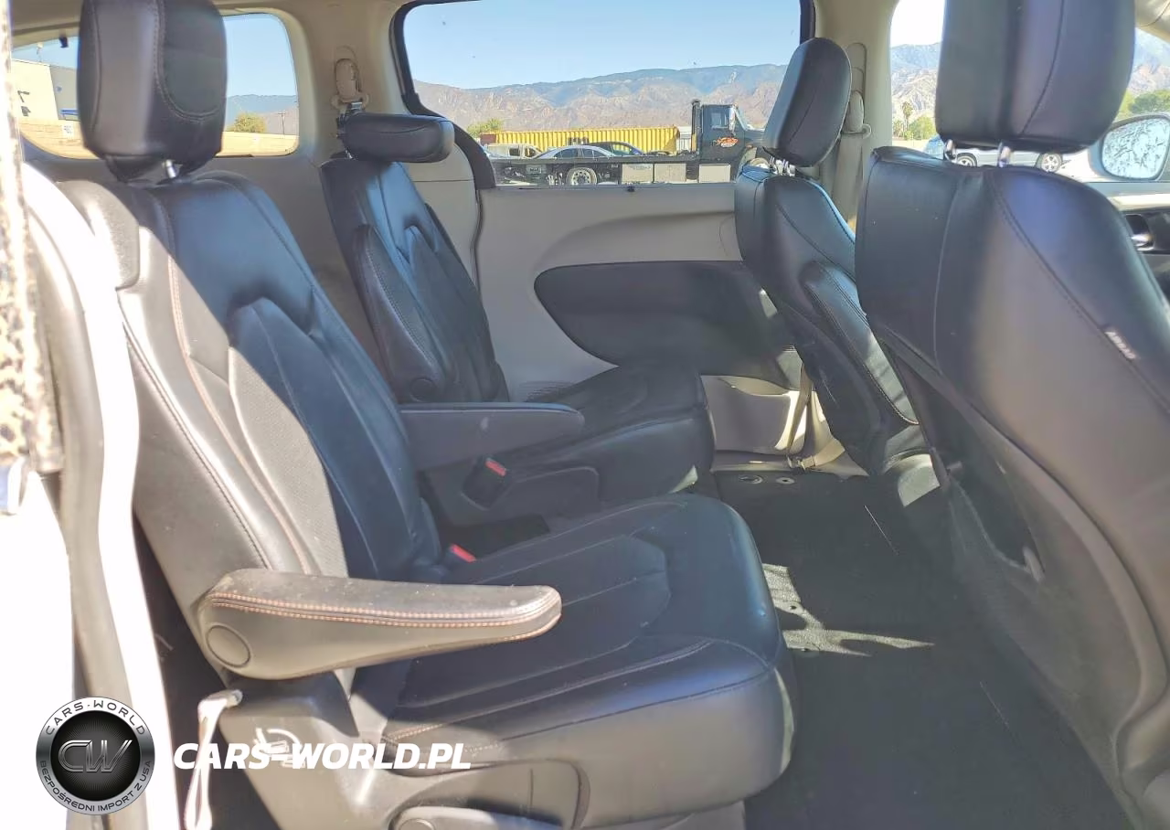 2020 Chrysler Pacifica Touring L VIN:2C4RC1BG0LR280415 - 11