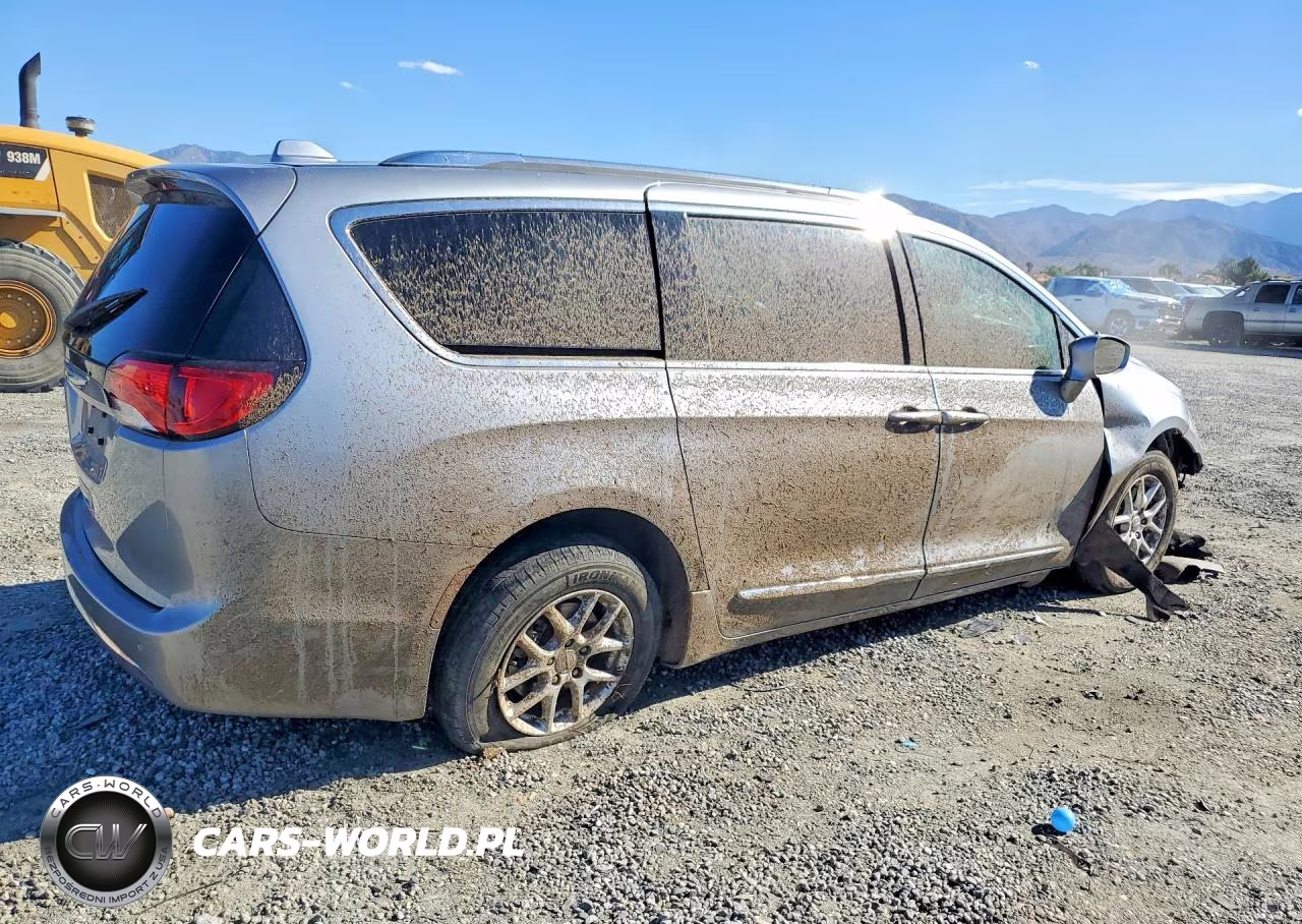 2020 Chrysler Pacifica Touring L VIN:2C4RC1BG0LR280415 - 3