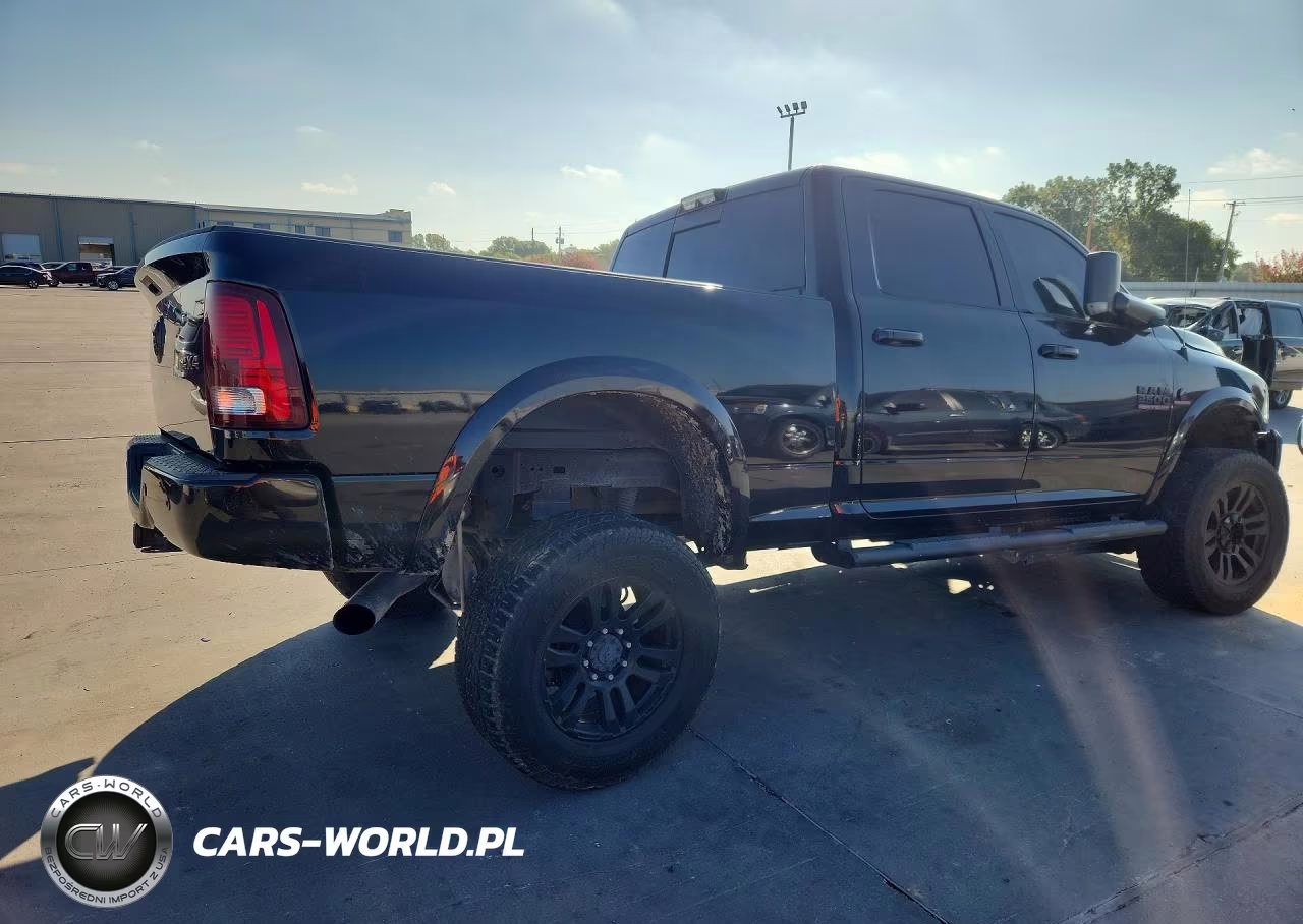 2017 Ram 2500 Laramie VIN:3C6UR5FL1HG559576 - 3