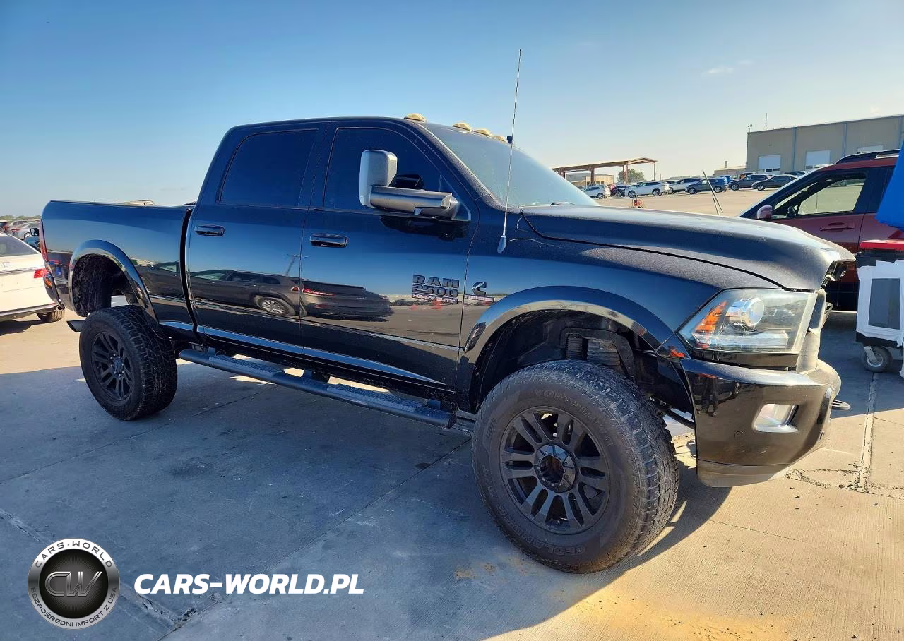 2017 Ram 2500 Laramie VIN:3C6UR5FL1HG559576 - 4