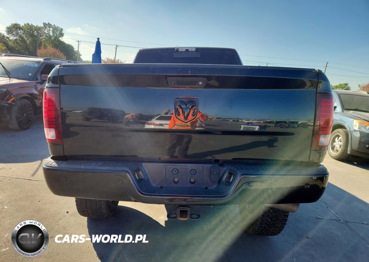 2017 Ram 2500 Laramie VIN:3C6UR5FL1HG559576 - 6