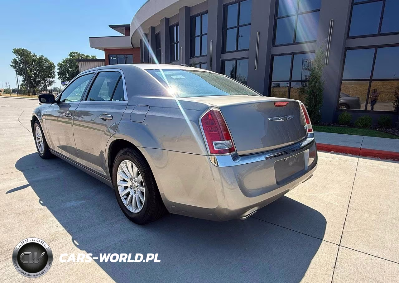 2014 Chrysler 300 VIN:2C3CCAAG6EH190173 - 3