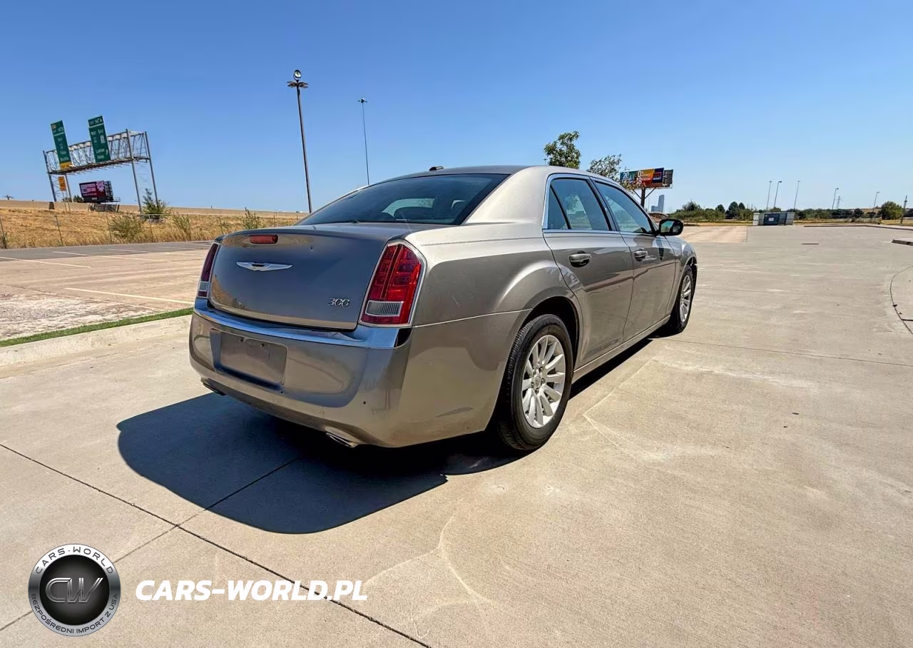 2014 Chrysler 300 VIN:2C3CCAAG6EH190173 - 4