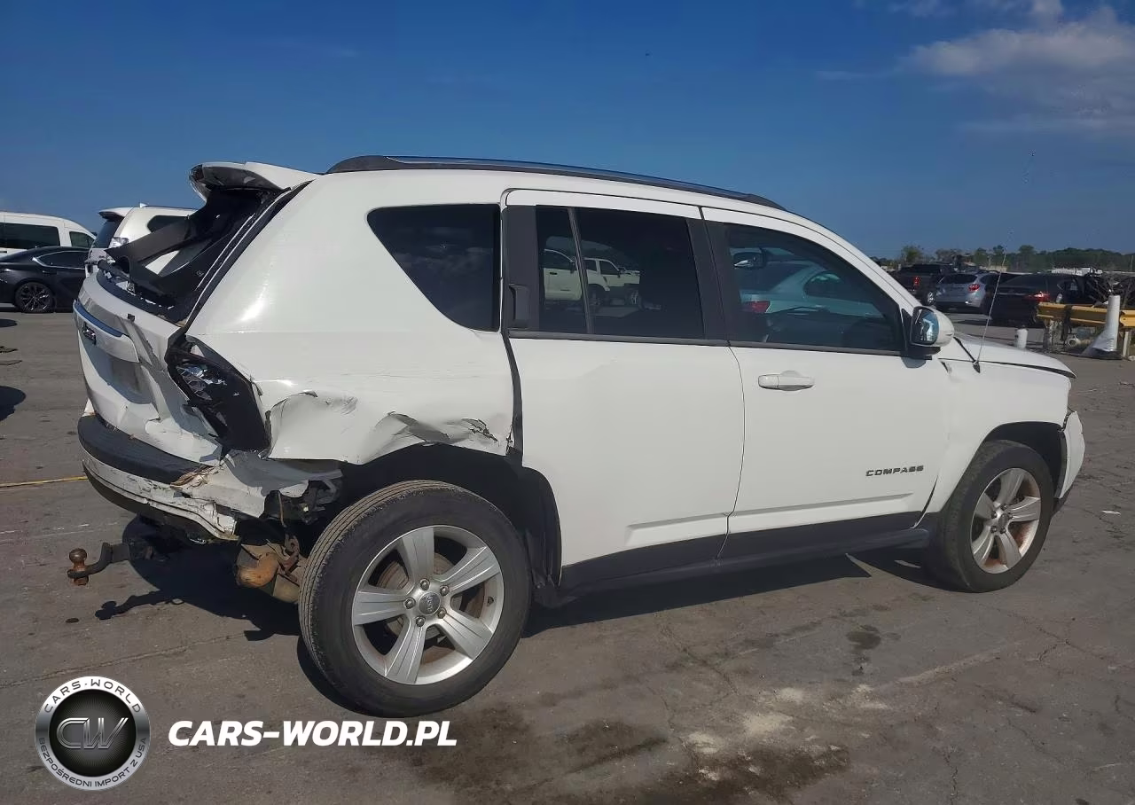 2014 Jeep Compass Latitude VIN:1C4NJCEB7ED518251 - 3