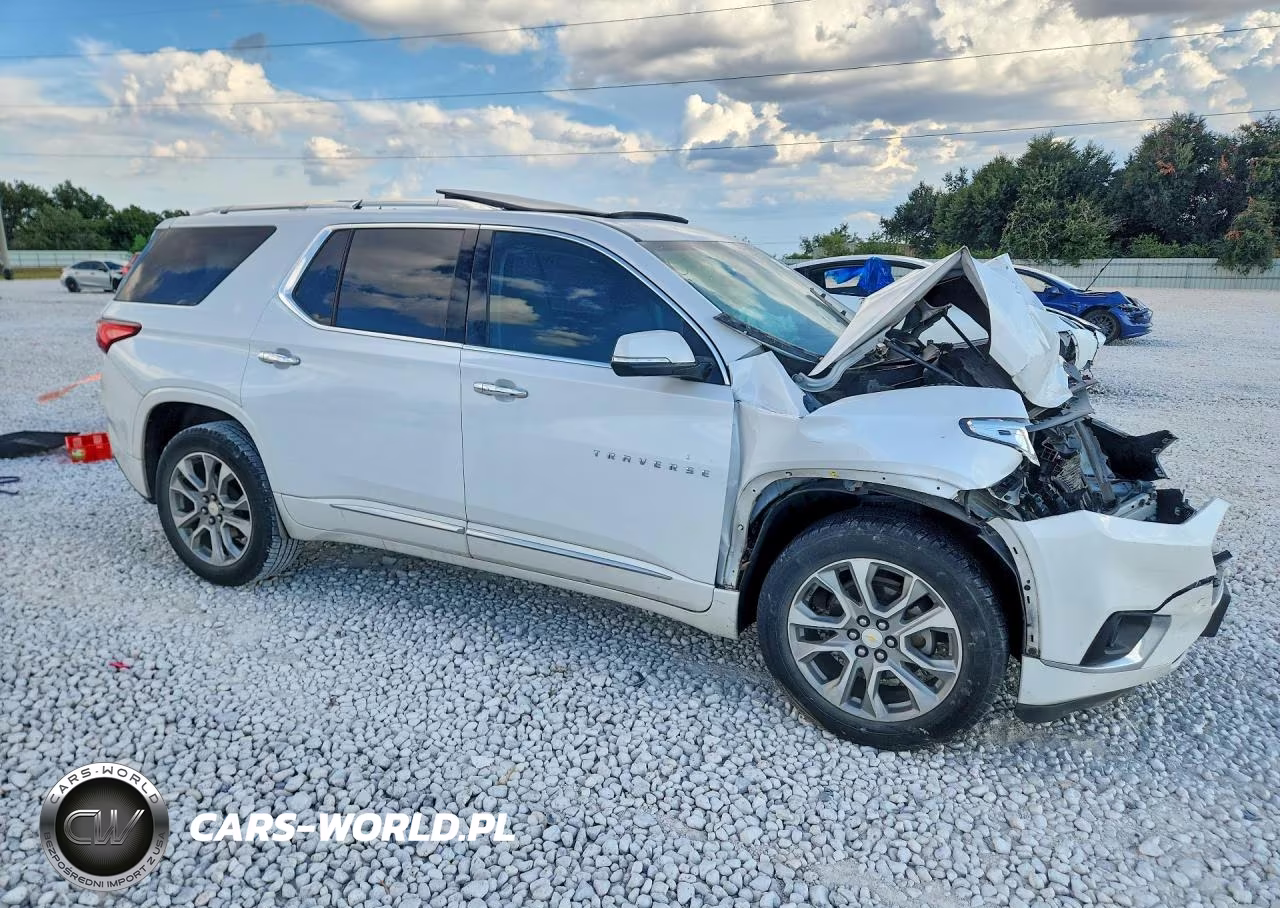 2019 Chevrolet Traverse Premier VIN:1GNERKKW2KJ139575 - 4