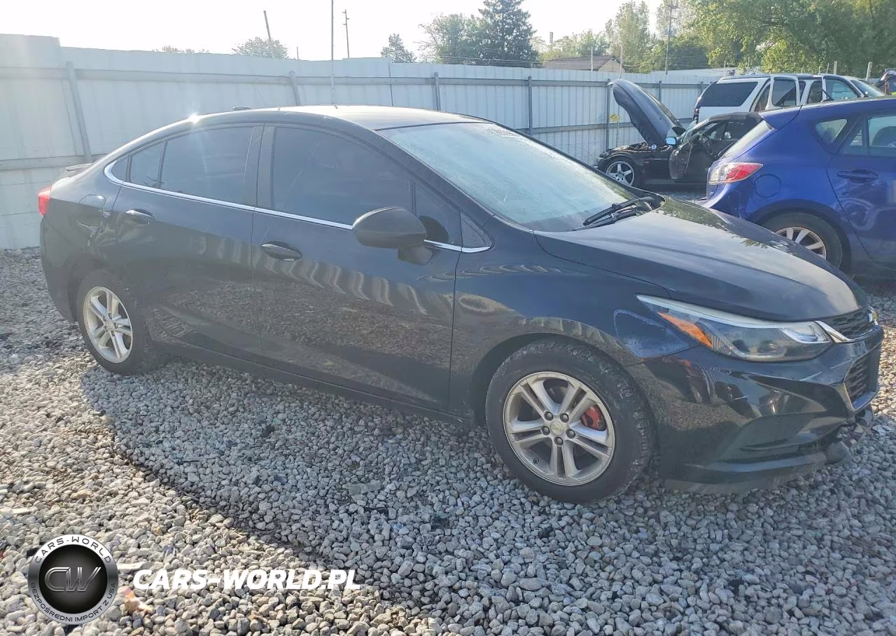 2017 Chevrolet Cruze Lt VIN:1G1BE5SMXH7280593 - 4