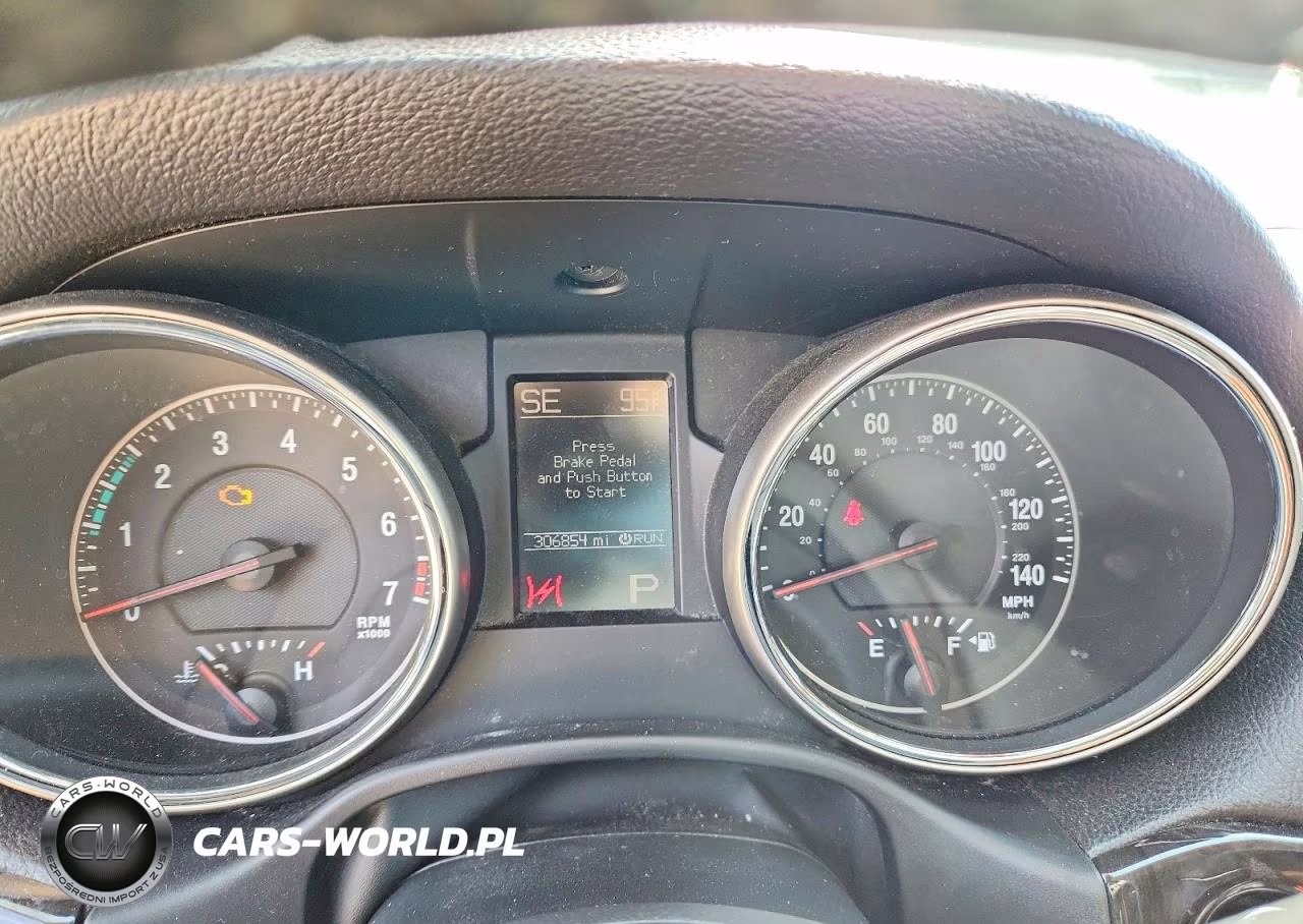 2012 Jeep Grand Cherokee Laredo VIN:1C4RJFAG4CC145144 - 9