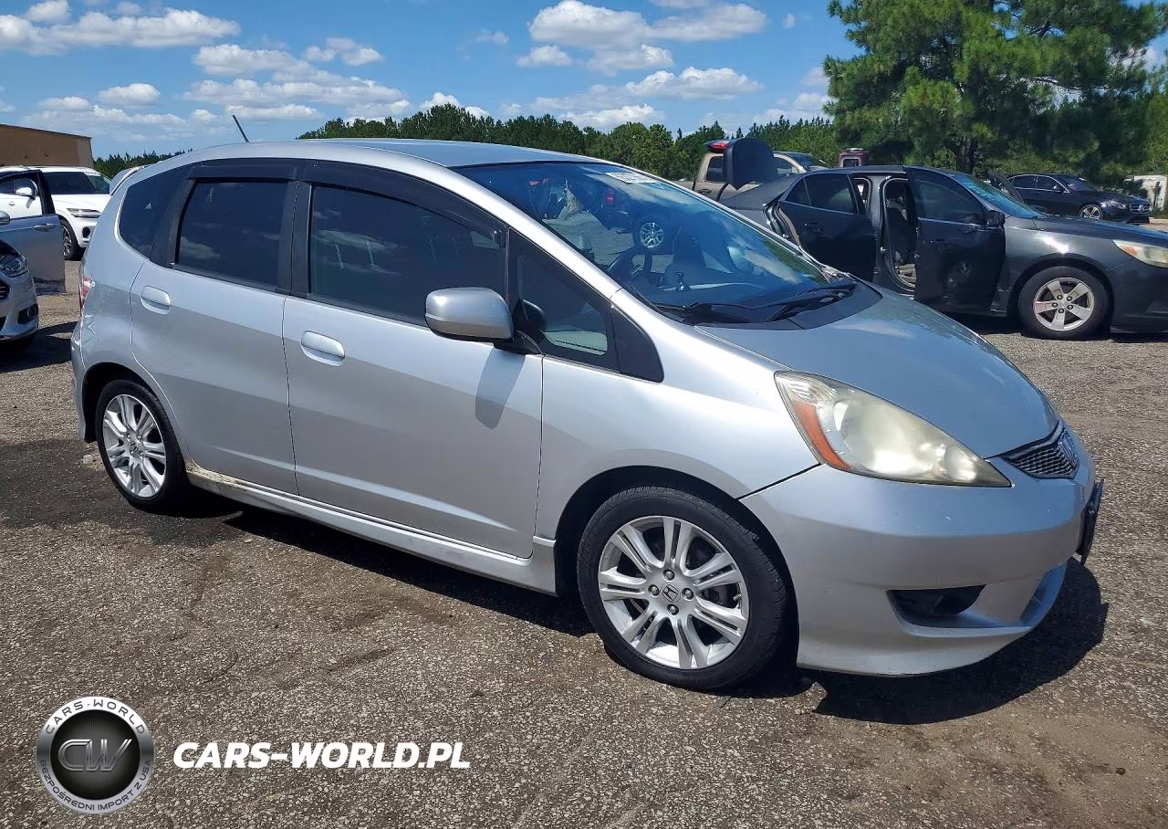 2011 Honda Fit Sport VIN:JHMGE8H50BS003839 - 4