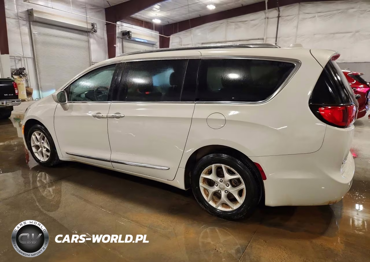 2017 Chrysler Pacifica Touring L Plus VIN:2C4RC1EG0HR591880 - 2