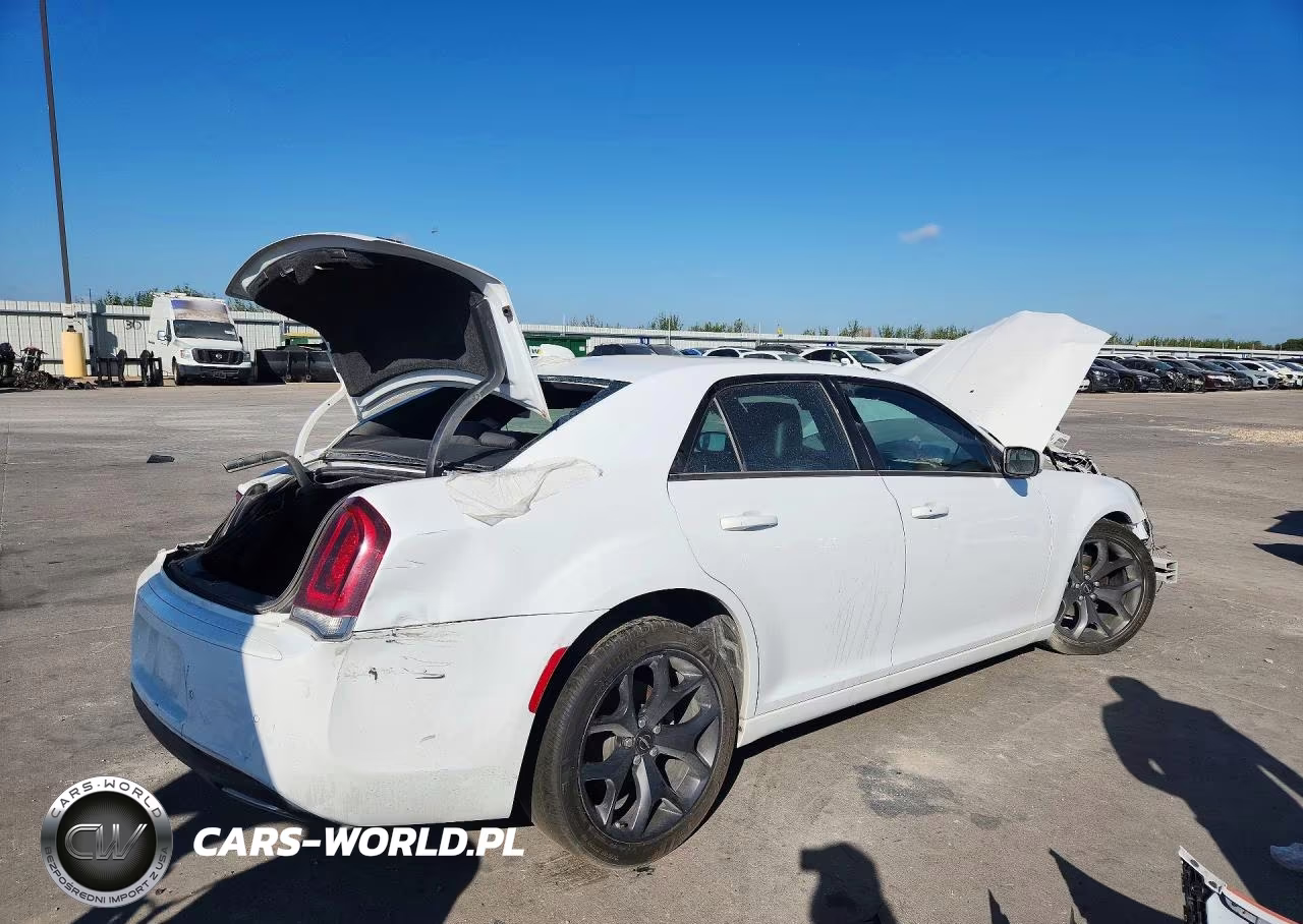 2023 Chrysler 300 S VIN:2C3CCABG8PH637183 - 3