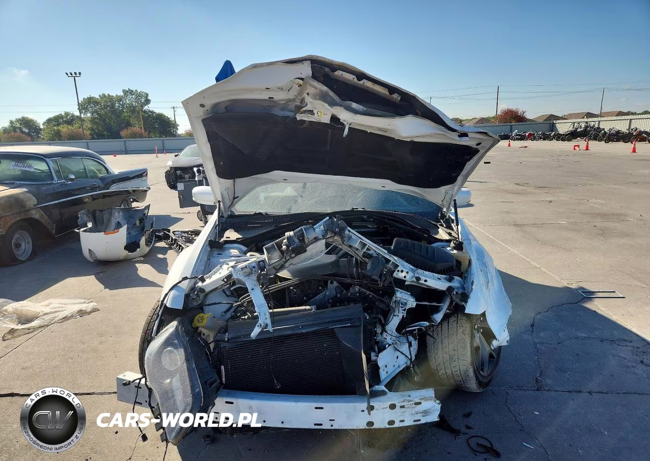 2023 Chrysler 300 S VIN:2C3CCABG8PH637183 - 5