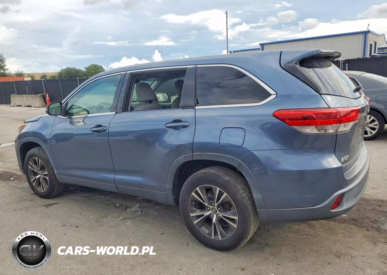 2019 Toyota Highlander Le VIN:5TDZARFH1KS044160 - 2