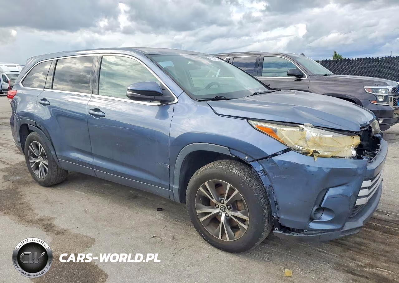 2019 Toyota Highlander Le VIN:5TDZARFH1KS044160 - 4