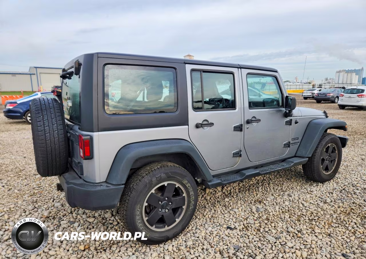 2014 Jeep Wrangler Unlimited Sport VIN:1C4BJWDG4EL306074 - 3