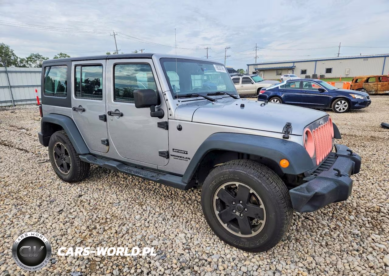 2014 Jeep Wrangler Unlimited Sport VIN:1C4BJWDG4EL306074 - 4