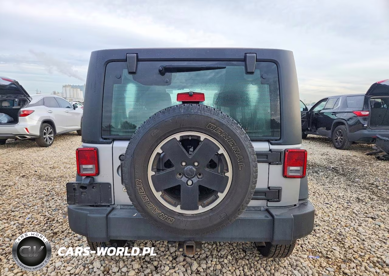 2014 Jeep Wrangler Unlimited Sport VIN:1C4BJWDG4EL306074 - 6