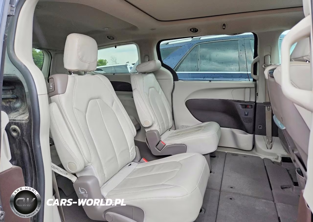 2020 Chrysler Pacifica Touring L Plus VIN:2C4RC1EGXLR111434 - 11