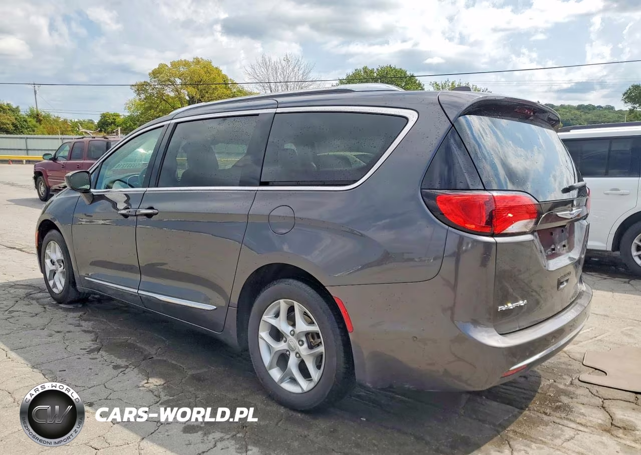 2020 Chrysler Pacifica Touring L Plus VIN:2C4RC1EGXLR111434 - 2
