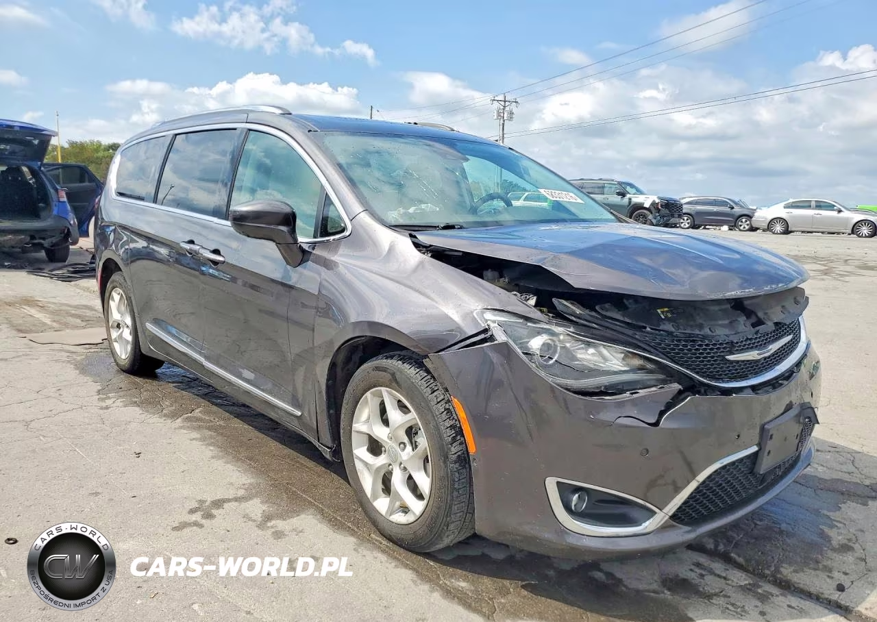 2020 Chrysler Pacifica Touring L Plus VIN:2C4RC1EGXLR111434 - 4
