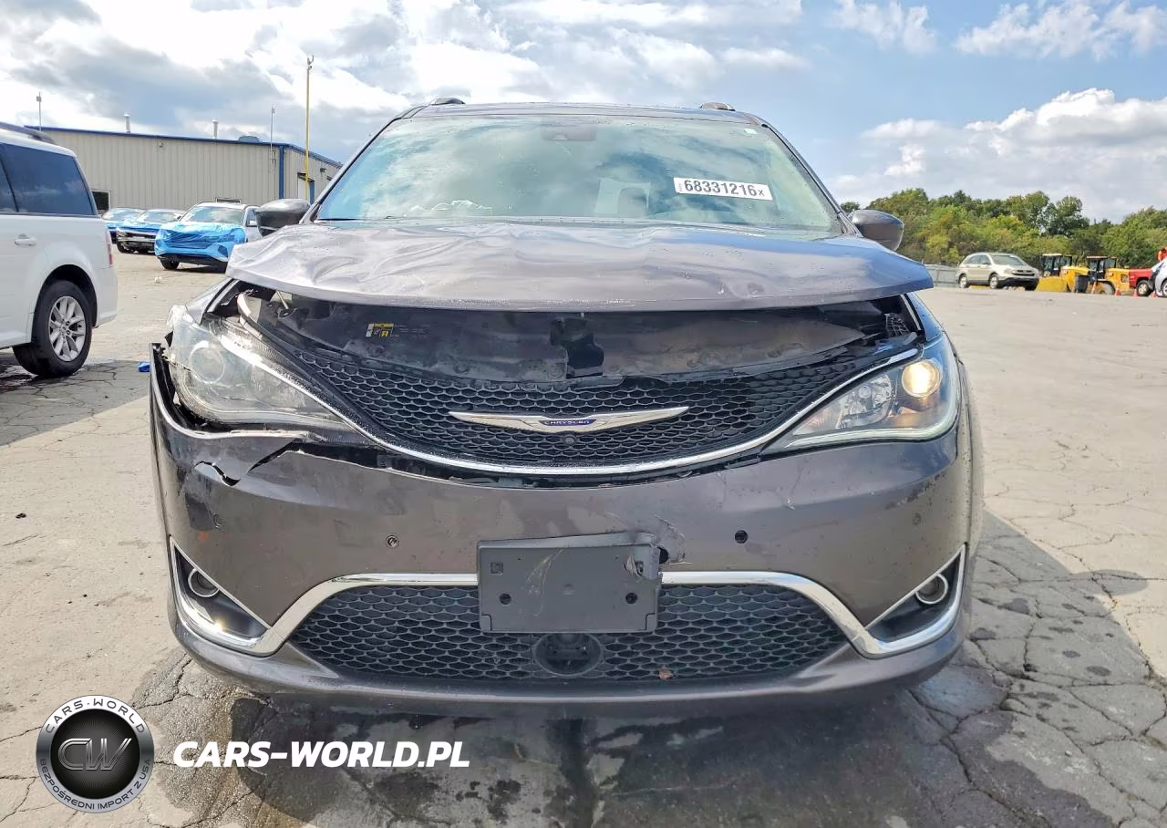 2020 Chrysler Pacifica Touring L Plus VIN:2C4RC1EGXLR111434 - 5