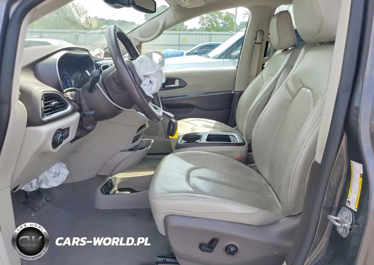 2020 Chrysler Pacifica Touring L Plus VIN:2C4RC1EGXLR111434 - 7