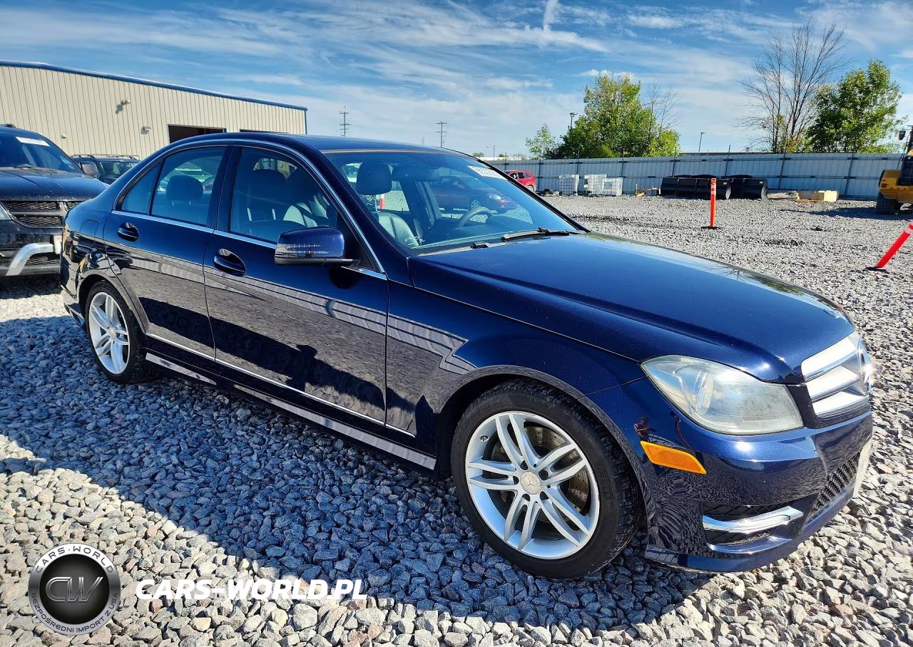 2013 Mercedes-Benz C 300 4Matic VIN:WDDGF8AB6DA820729 - 4