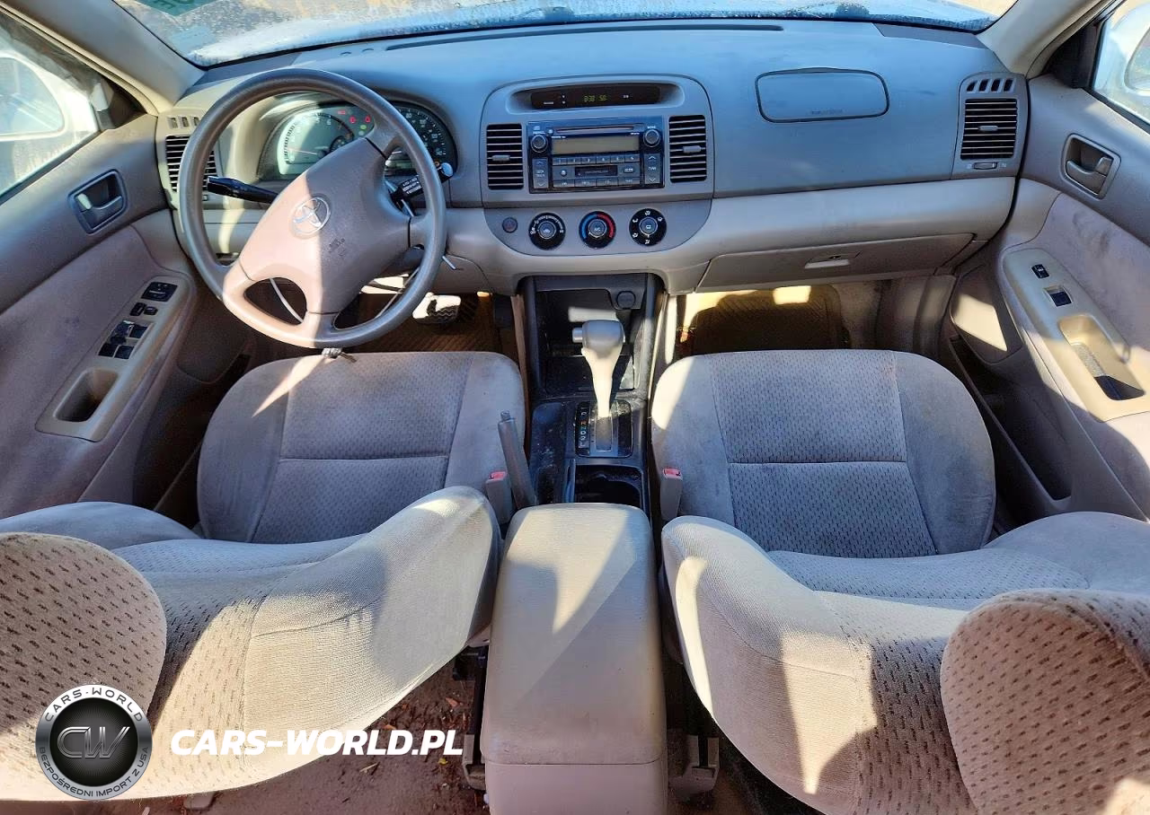 2002 Toyota Camry Le VIN:4T1BE32K62U050497 - 8