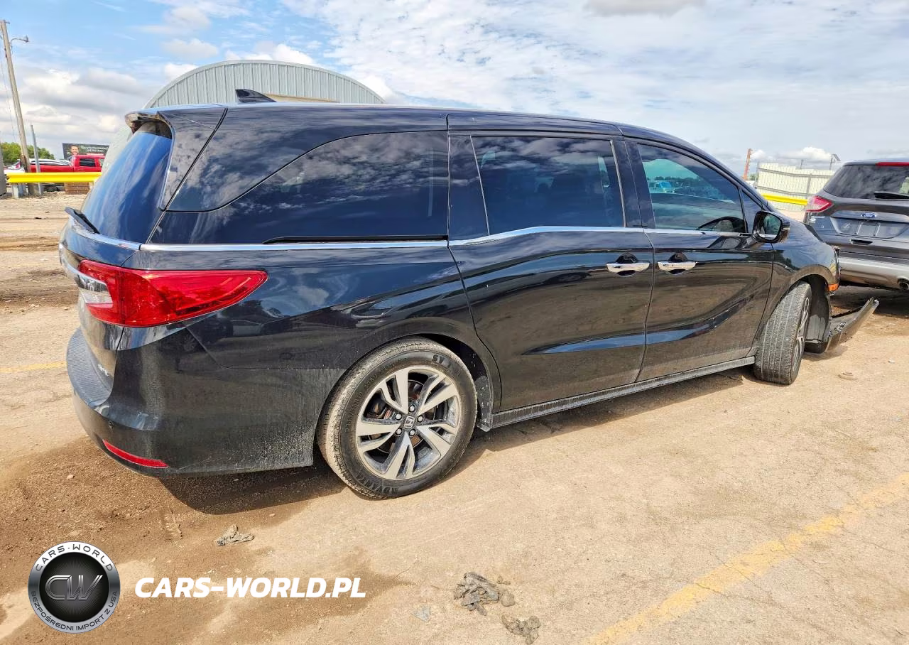 2018 Honda Odyssey Elite VIN:5FNRL6H94JB016676 - 3