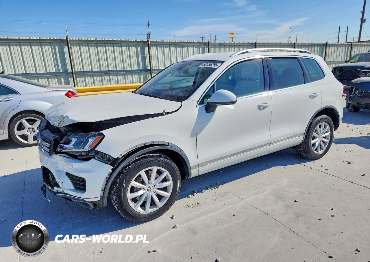 2016 Volkswagen Touareg Sport VIN:WVGEF9BP0GD007550 - 1