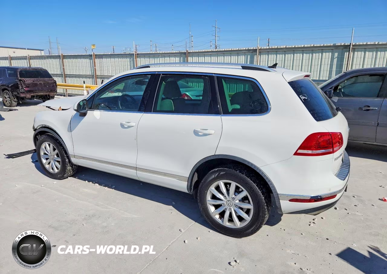 2016 Volkswagen Touareg Sport VIN:WVGEF9BP0GD007550 - 2