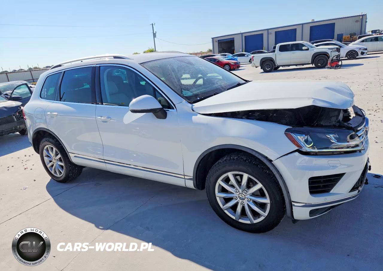 2016 Volkswagen Touareg Sport VIN:WVGEF9BP0GD007550 - 4
