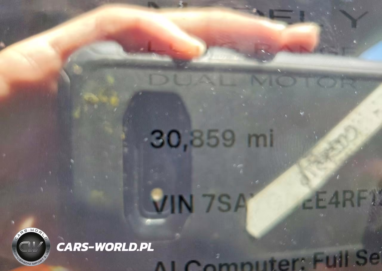 2024 Tesla Model Y VIN:7SAYGDEE4RF123280 - 9